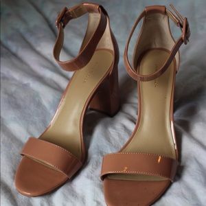 NEOT Pink patent leather block heels